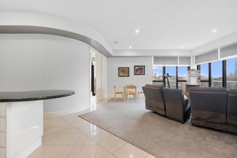 East Melbourne 2BR Apartment - Accommodation Sunshine Coast 3