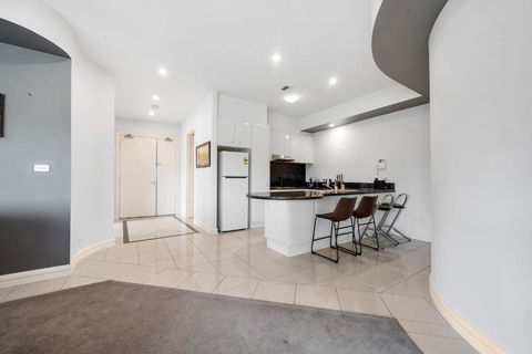 East Melbourne 2BR Apartment - Accommodation Sunshine Coast 2
