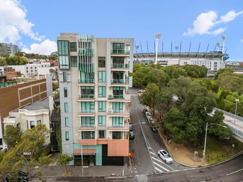 East Melbourne 2BR Apartment - Accommodation Sunshine Coast 0