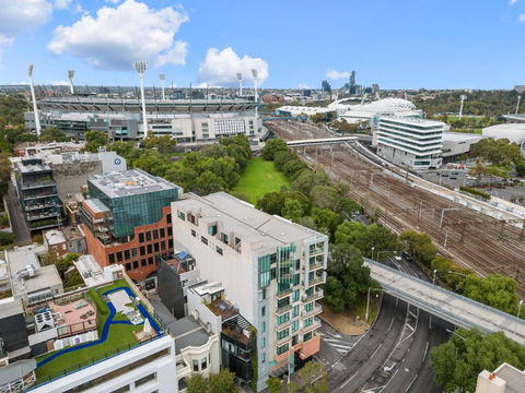 East Melbourne 2BR Apartment - Accommodation Sunshine Coast 1