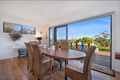 EAST52A - Lake Views - Accommodation Sunshine Coast 3