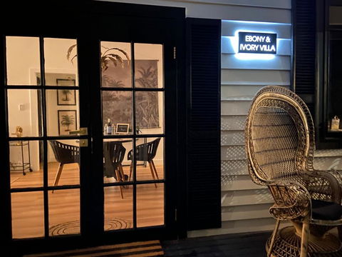 Ebony & Ivory Villa - Accommodation Sunshine Coast 2