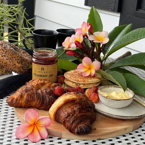 Ebony & Ivory Villa - Accommodation Sunshine Coast 3