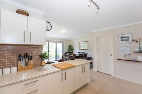 Eclipse 4 10 Nettin Circuit - Accommodation Sunshine Coast 3