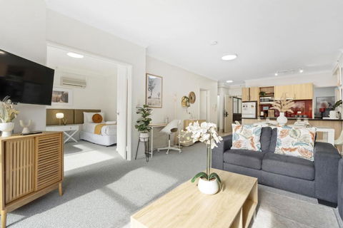 East Perth Family Zen - Accommodation Sunshine Coast 0