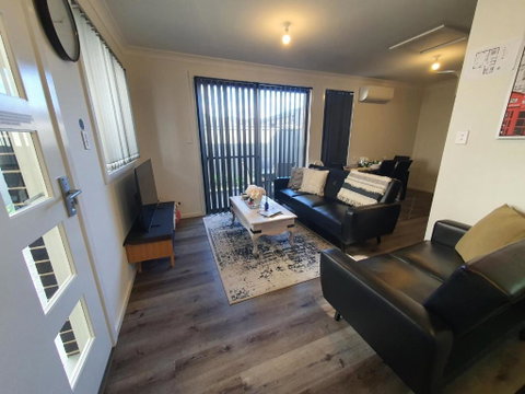 Entire 2br, Hideaway - Accommodation Sunshine Coast 4