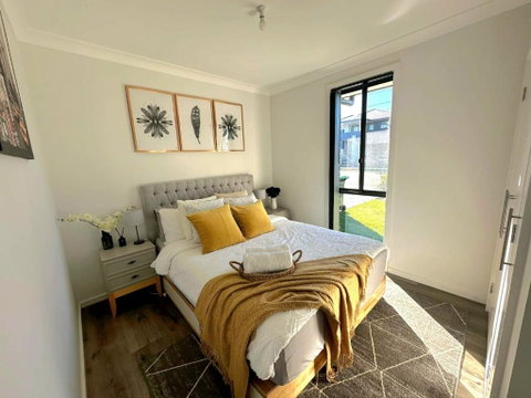 Entire 2br, Hideaway - Accommodation Sunshine Coast 1