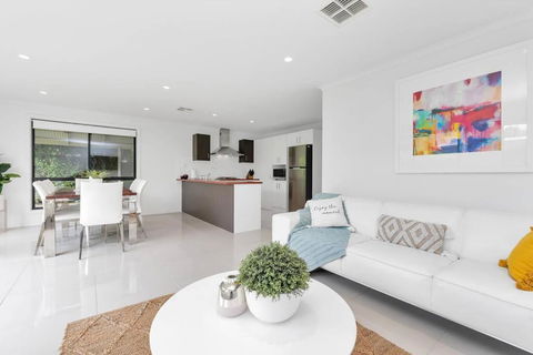 Entire Home In Mount Barker - Accommodation Sunshine Coast 0