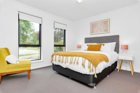 Entire Home In Mount Barker - Accommodation Sunshine Coast 3