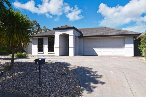 Entire Home In Mount Barker - Accommodation Sunshine Coast 4