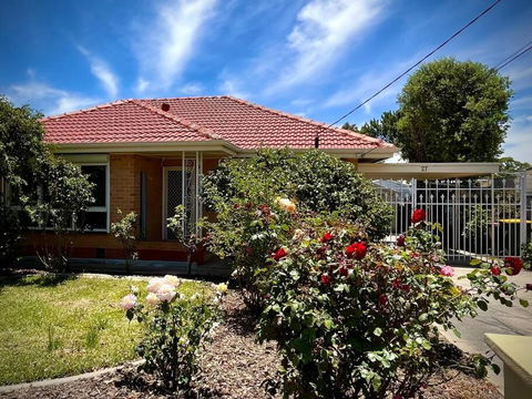 Entire House Between Marion /Flinders University - Accommodation Sunshine Coast 0