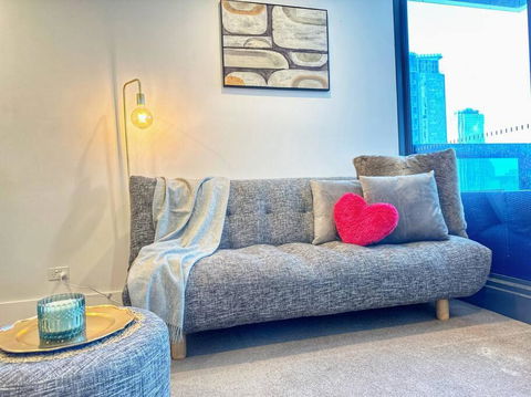 ES2410-2Bed 2Bath Vision Apt With Balcony, Pool & Gym - Accommodation Sunshine Coast 1