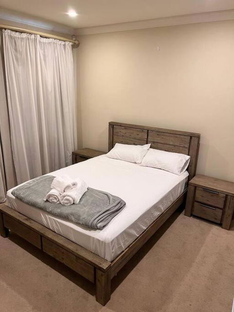 Executive Villa Close To CBD With Spa - Accommodation Sunshine Coast 4