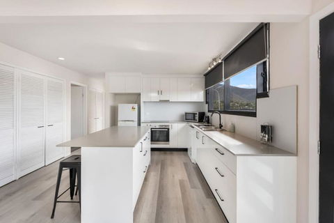 Expansive River-View Oasis - Accommodation Sunshine Coast 2