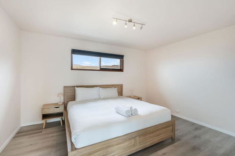 Expansive River-View Oasis - Accommodation Sunshine Coast 3
