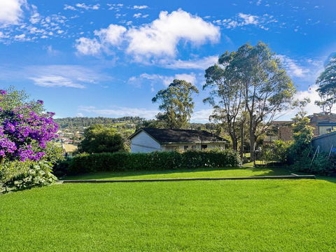 Fab 3-Bed Stay With Great Outdoors & Water Views - Accommodation Sunshine Coast 0