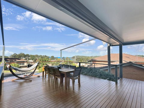 Fab 3-Bed Stay With Great Outdoors & Water Views - Accommodation Sunshine Coast 1