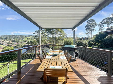 Fab 3-Bed Stay With Great Outdoors & Water Views - Accommodation Sunshine Coast 2