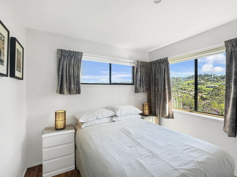 Fab 3-Bed Stay With Great Outdoors & Water Views - Accommodation Sunshine Coast 3
