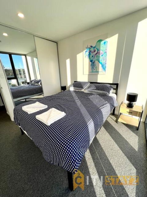 Fab In Phillip - 2bd 2bth Apt - Close To CBR Hospital - Accommodation Sunshine Coast 1