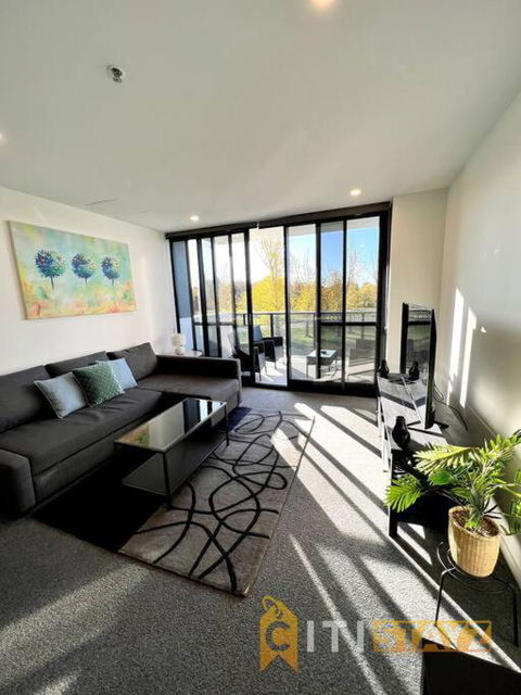 Fab In Phillip - 2bd 2bth Apt - Close To CBR Hospital - Accommodation Sunshine Coast 2