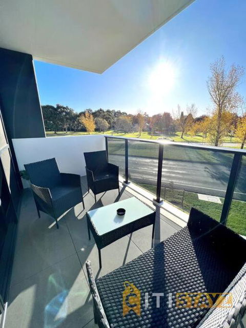Fab In Phillip - 2bd 2bth Apt - Close To CBR Hospital - Accommodation Sunshine Coast 3
