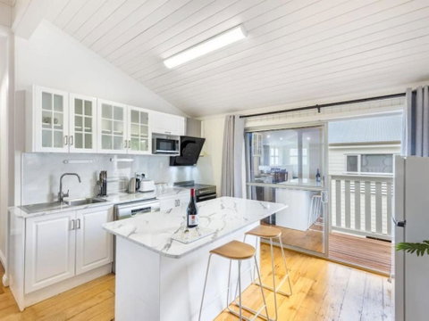 Family Friendly Cozy 4BR House At Annerley - Accommodation Sunshine Coast 0
