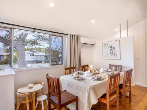 Family Friendly Cozy 4BR House At Annerley - Accommodation Sunshine Coast 1