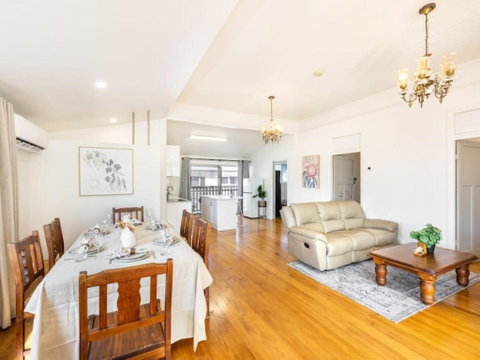 Family Friendly Cozy 4BR House At Annerley - Accommodation Sunshine Coast 2