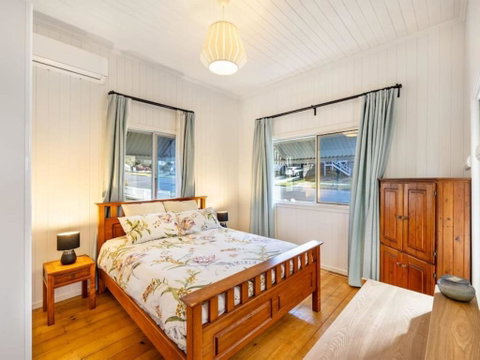 Family Friendly Cozy 4BR House At Annerley - Accommodation Sunshine Coast 3