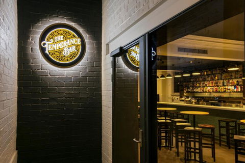 Farmers Home Hotel - Accommodation Sunshine Coast 1