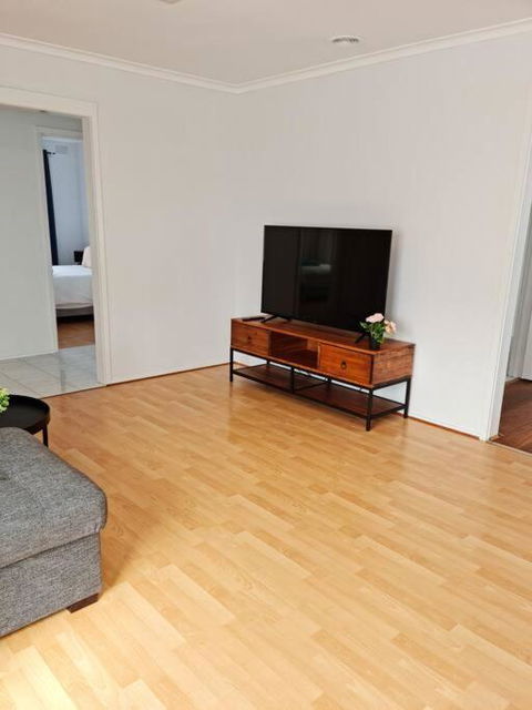 Four Bedroom House With Free Parking On Site - Accommodation Sunshine Coast 3