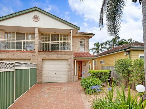 FRENCH HOUSE - Accommodation Sunshine Coast 0