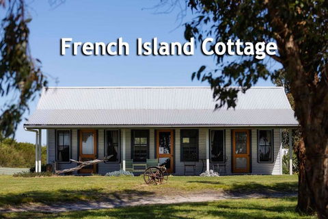 French Island Cottage - Accommodation Sunshine Coast 0