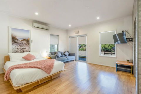 Gawler Townhouses 1b - Accommodation Sunshine Coast 2