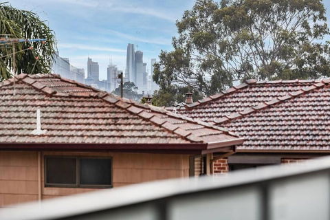 GLAD3 Gladesville Getaway Bright & Contemporary - Accommodation Sunshine Coast 1