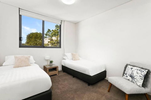 GLAD3 Gladesville Getaway Bright & Contemporary - Accommodation Sunshine Coast 2