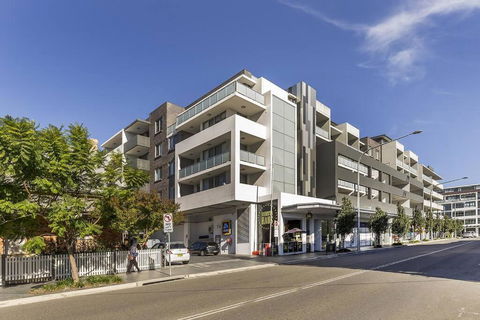 GLAD3 Gladesville Getaway Bright & Contemporary - Accommodation Sunshine Coast 3