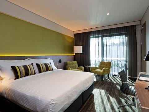 Glen Hotel And Suites - Accommodation Sunshine Coast 1