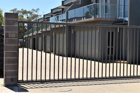 Griffith Prestige Apartments - Accommodation Sunshine Coast 4