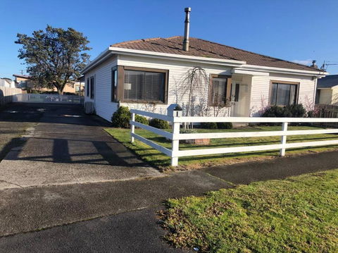 Guesthouse On Grant Street - Accommodation Sunshine Coast 2