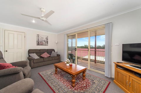 H1211 Mission Terrace Lakewood Heights Estate - Accommodation Sunshine Coast 1