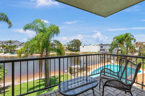 HACIENDA- CANAL VIEWS AND COMFORT - Accommodation Sunshine Coast 3
