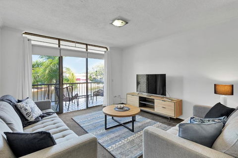 HACIENDA- CANAL VIEWS AND COMFORT - Accommodation Sunshine Coast 2