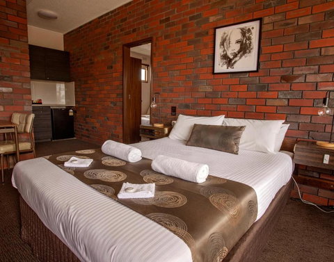 Hi Way Eight Motor Inn - Accommodation Sunshine Coast 3