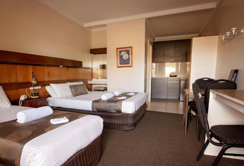 Hi Way Eight Motor Inn - Accommodation Sunshine Coast 2