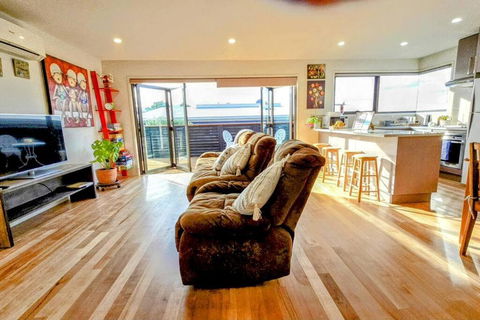 Hideaway By The Bay - Accommodation Sunshine Coast 2