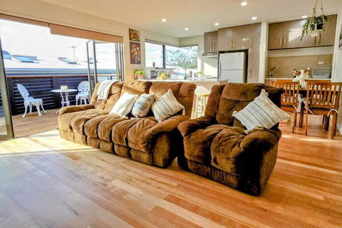 Hideaway By The Bay - Accommodation Sunshine Coast 1