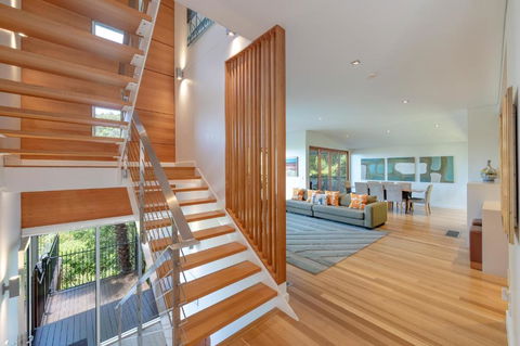 Hilltop Noosa Ocean Views, Noosa Heads - Accommodation Sunshine Coast 1