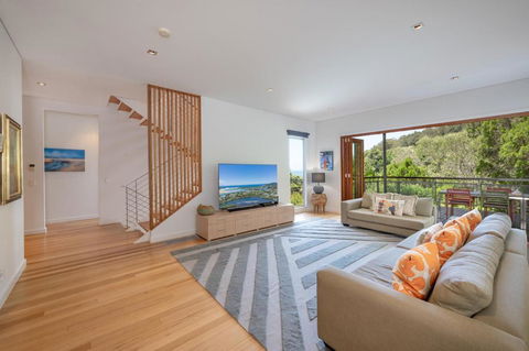 Hilltop Noosa Ocean Views, Noosa Heads - Accommodation Sunshine Coast 2